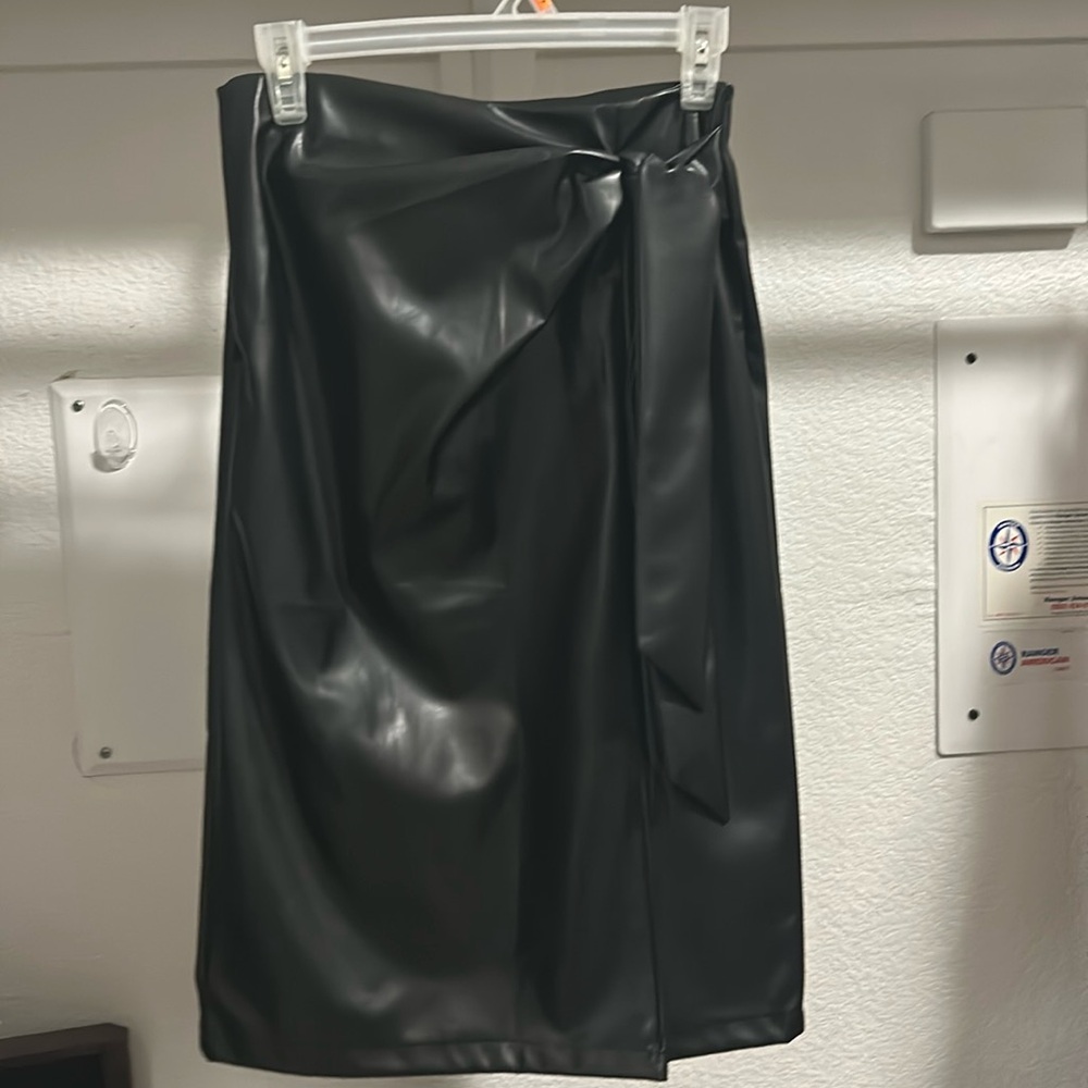 Kate Kasin Faux Leather Elastic High Waisted Skirt
